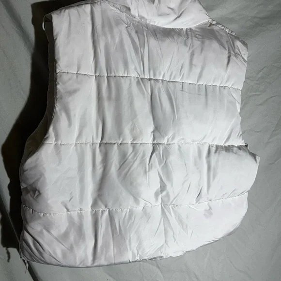 Love Tree White Quilted Puffer Vest - Sleeveless Zip Front - Picture 2 of 3